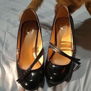 Elegant Black Patent Leather Women's Shoes